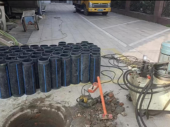 华坪PE置换管厂家 DN315置换管 非开挖管短管置换