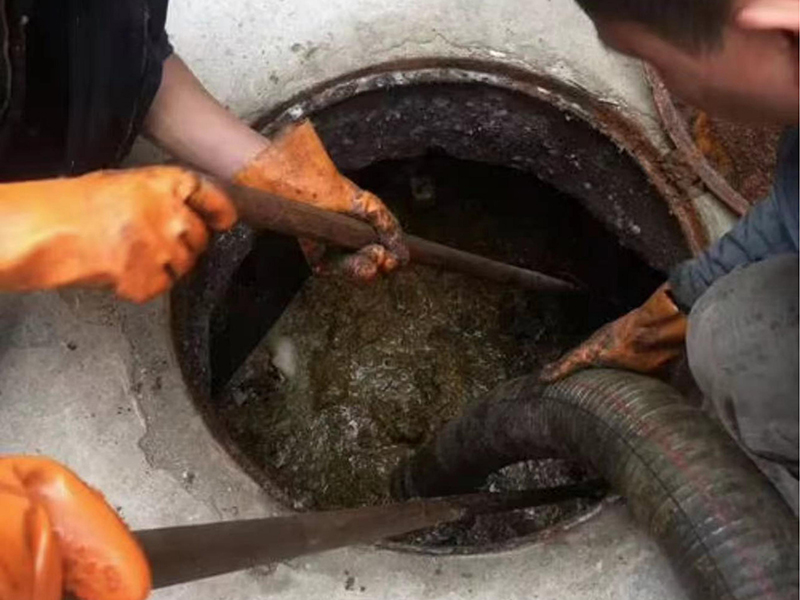 华坪清理化粪池时如何避免沼气的危害？